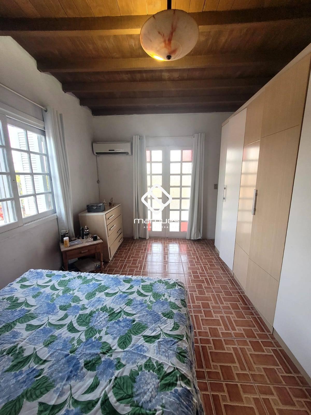 Casa com 3 quartos, 2 banheiros e 183m² à venda no bairro Laranjal, Pelotas