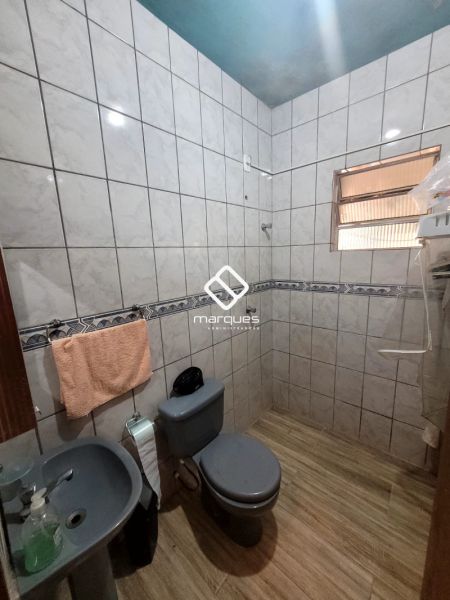 Casa com 3 quartos, 2 banheiros e 183m² à venda no bairro Laranjal, Pelotas