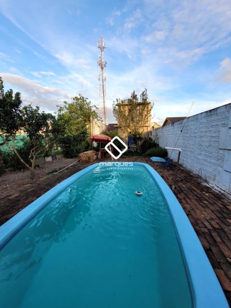 Casa com 3 quartos, 2 banheiros e 183m² à venda no bairro Laranjal, Pelotas