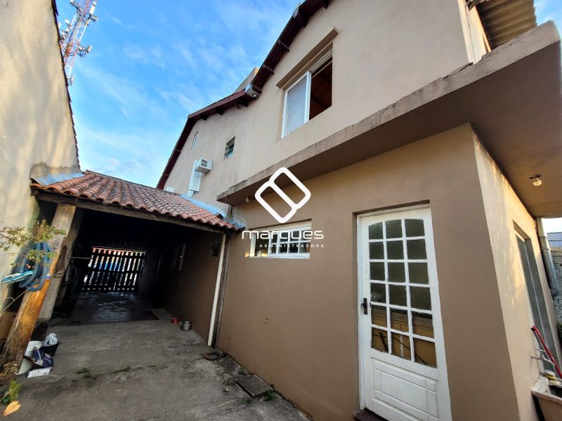 Casa com 3 quartos, 2 banheiros e 183m² à venda no bairro Laranjal, Pelotas