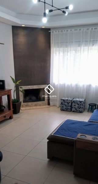 Casa com 3 quartos, 2 banheiros e 170m² à venda no bairro Areal, Pelotas