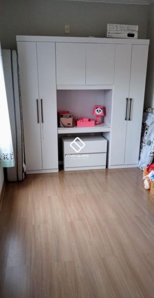Casa com 3 quartos, 2 banheiros e 170m² à venda no bairro Areal, Pelotas