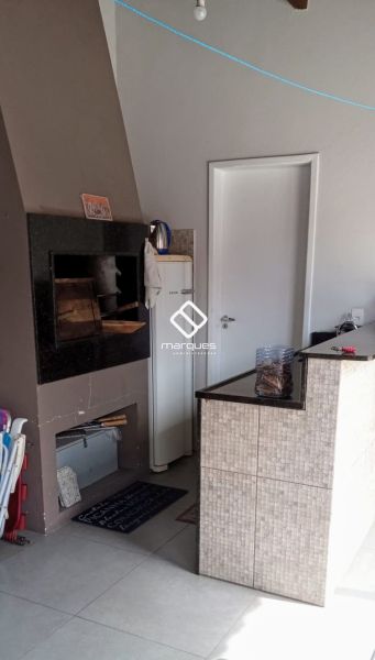 Casa com 3 quartos, 2 banheiros e 170m² à venda no bairro Areal, Pelotas