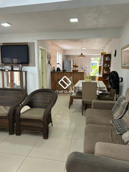 Casa com 4 quartos, 2 banheiros e 241m² à venda no bairro Fragata, Pelotas