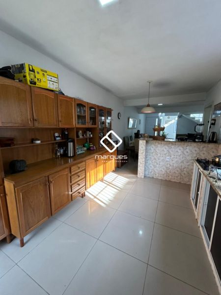 Casa com 4 quartos, 2 banheiros e 241m² à venda no bairro Fragata, Pelotas