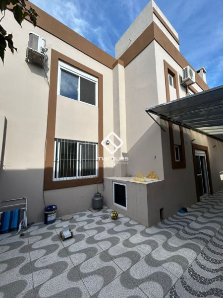 Casa com 4 quartos, 2 banheiros e 241m² à venda no bairro Fragata, Pelotas