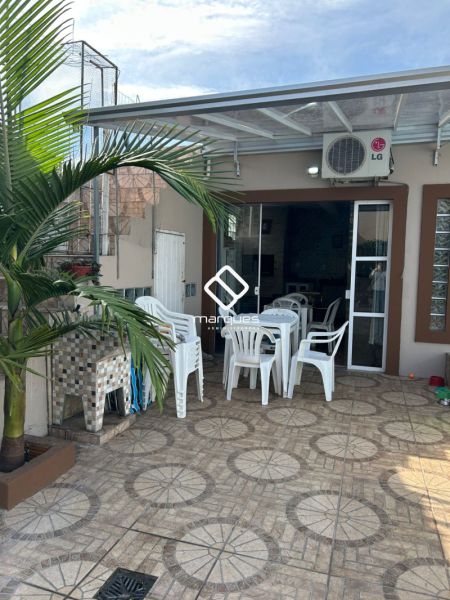 Casa com 4 quartos, 2 banheiros e 241m² à venda no bairro Fragata, Pelotas