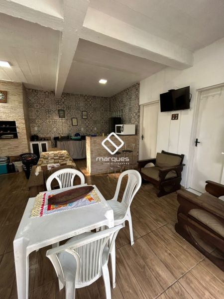 Casa com 4 quartos, 2 banheiros e 241m² à venda no bairro Fragata, Pelotas