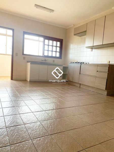 Apartamento com 3 quartos, 2 banheiros e 170m² à venda no bairro Centro, Pelotas