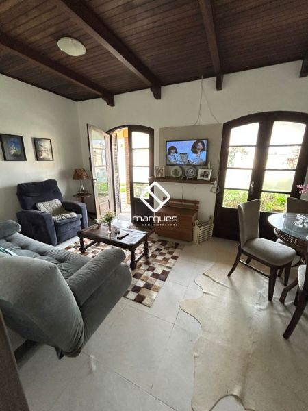 Casa com 3 quartos, 1 banheiro e 120m² à venda no bairro Laranjal, Pelotas