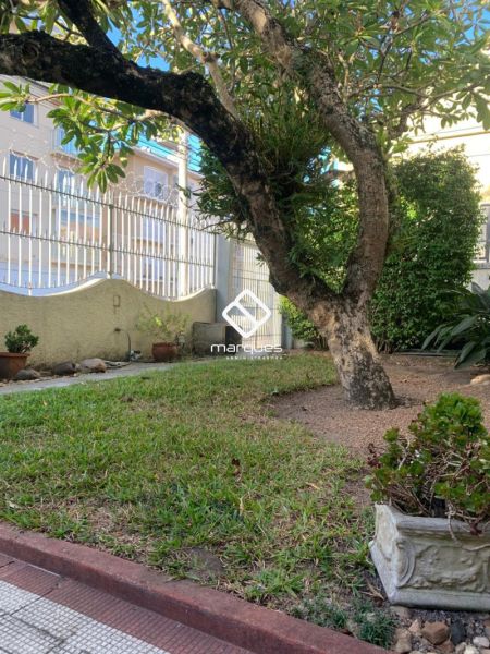 Sobrado com 4 quartos, 2 banheiros e 300m² à venda no bairro Centro, Pelotas