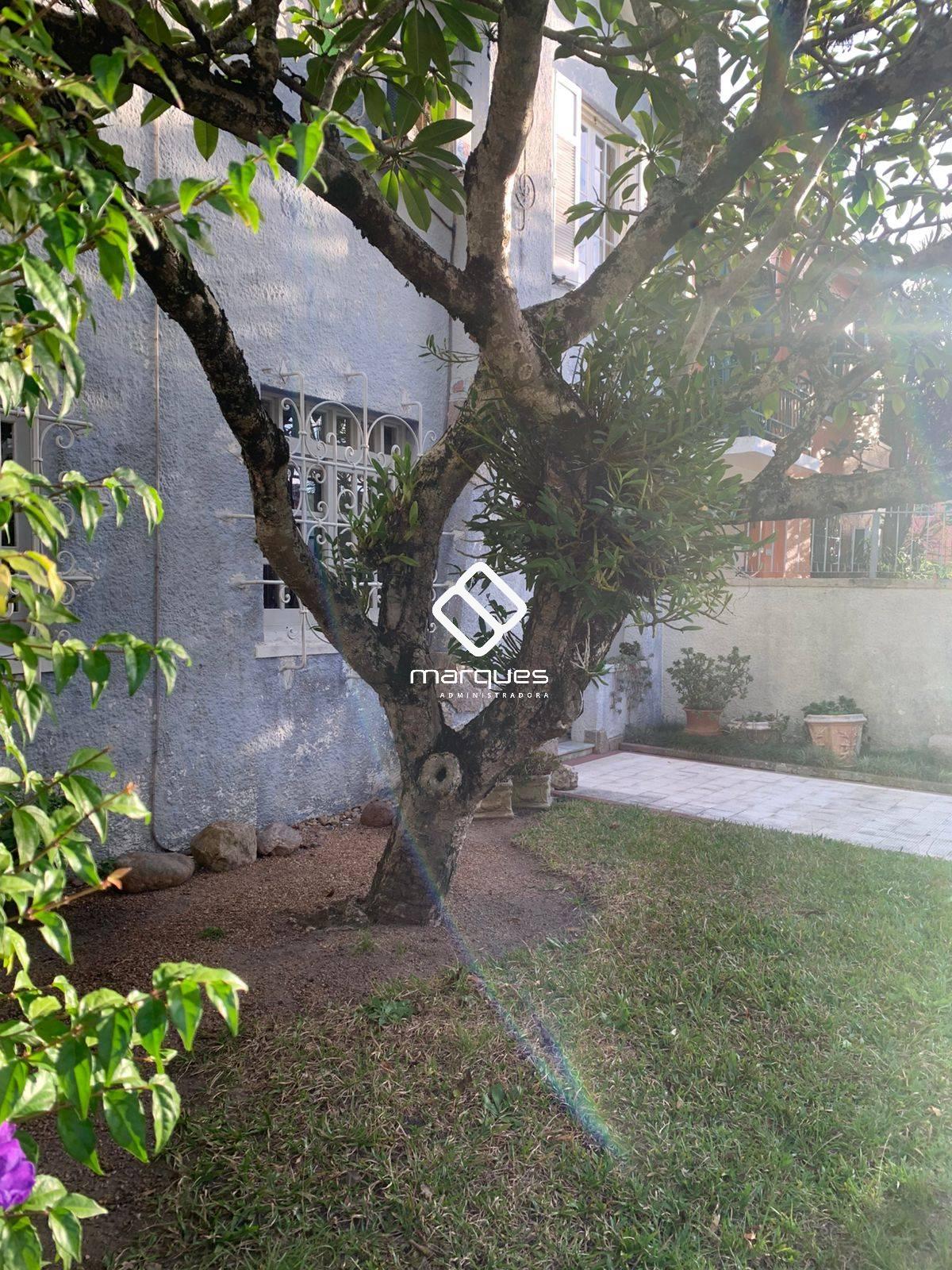 Sobrado com 4 quartos, 2 banheiros e 300m² à venda no bairro Centro, Pelotas