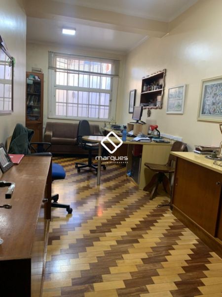 Sobrado com 4 quartos, 2 banheiros e 300m² à venda no bairro Centro, Pelotas
