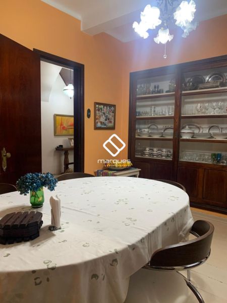 Sobrado com 4 quartos, 2 banheiros e 300m² à venda no bairro Centro, Pelotas
