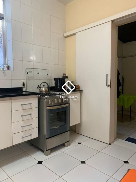 Sobrado com 4 quartos, 2 banheiros e 300m² à venda no bairro Centro, Pelotas