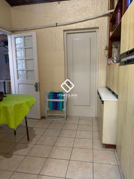 Sobrado com 4 quartos, 2 banheiros e 300m² à venda no bairro Centro, Pelotas