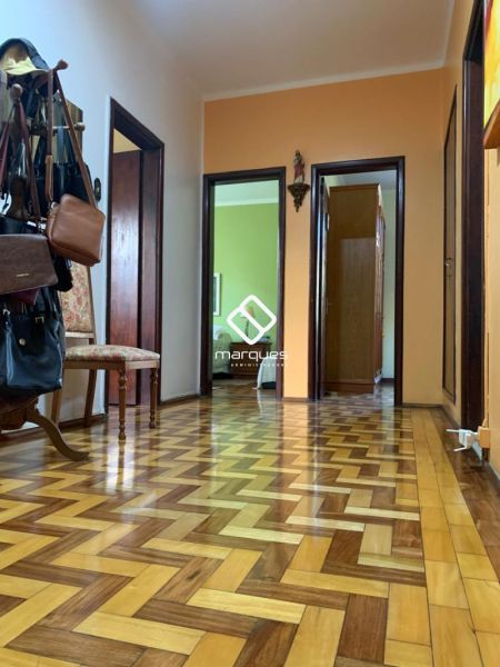 Sobrado com 4 quartos, 2 banheiros e 300m² à venda no bairro Centro, Pelotas