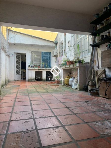 Sobrado com 4 quartos, 2 banheiros e 300m² à venda no bairro Centro, Pelotas