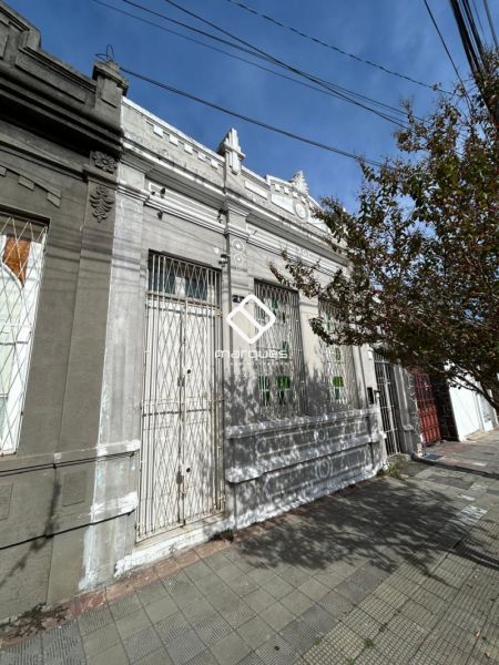 Casa com 3 quartos, 1 banheiro e 120m² à venda no bairro Centro, Pelotas
