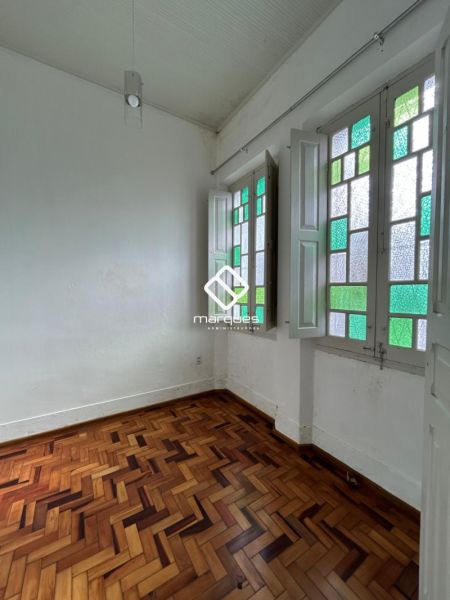 Casa com 3 quartos, 1 banheiro e 120m² à venda no bairro Centro, Pelotas