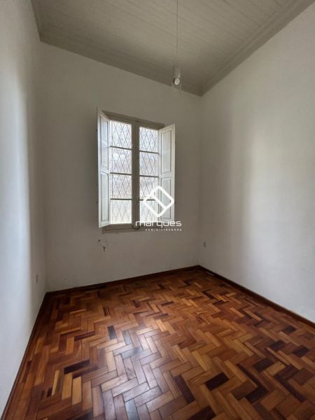 Casa com 3 quartos, 1 banheiro e 120m² à venda no bairro Centro, Pelotas
