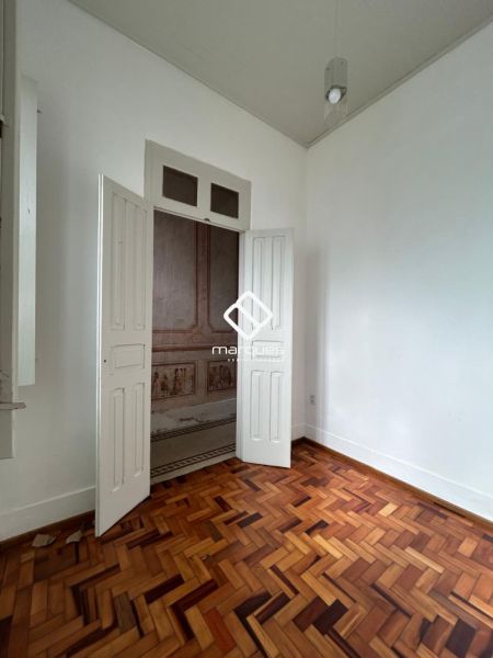Casa com 3 quartos, 1 banheiro e 120m² à venda no bairro Centro, Pelotas