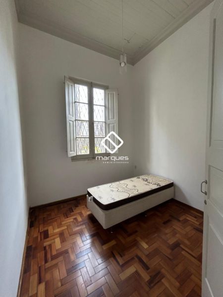 Casa com 3 quartos, 1 banheiro e 120m² à venda no bairro Centro, Pelotas