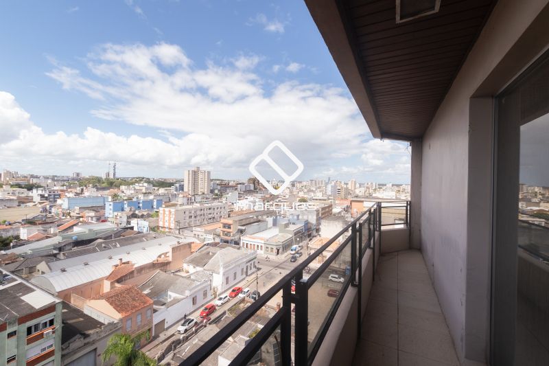 Cobertura com 3 quartos, 4 banheiros e 322m² à venda no bairro Centro, Pelotas