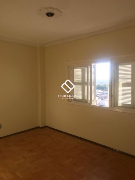 Apartamento com 3 quartos, 2 banheiros e 98m² à venda no bairro Centro, Pelotas