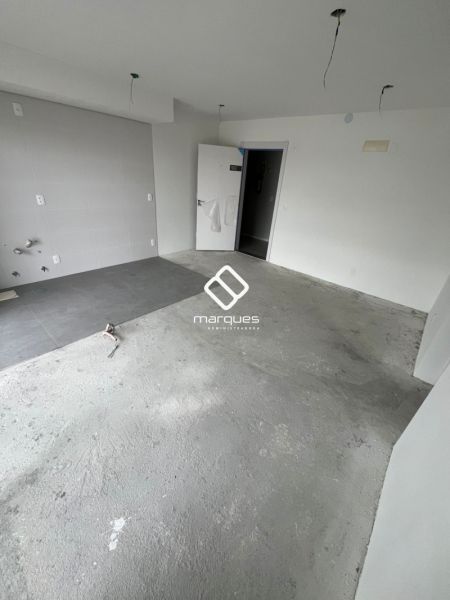 Apartamento com 3 quartos, 1 banheiro e 74m² à venda no bairro Areal, Pelotas
