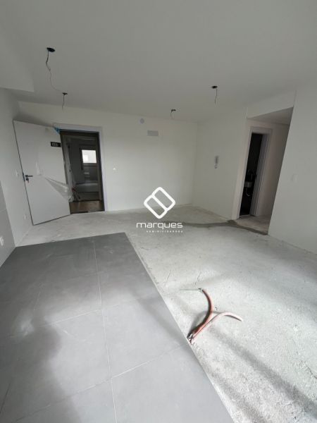 Apartamento com 3 quartos, 1 banheiro e 74m² à venda no bairro Areal, Pelotas