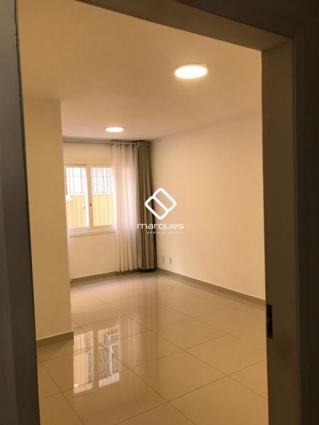 Apartamento com 2 quartos, 1 banheiro e 77m² à venda no bairro Centro, Pelotas