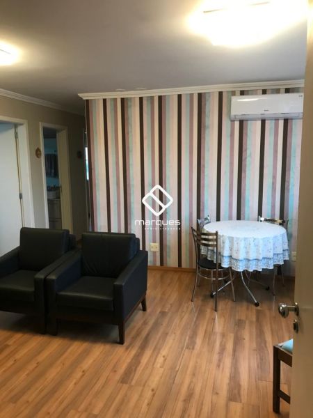 Apartamento com 3 quartos, 1 banheiro e 68m² à venda no bairro Centro, Pelotas