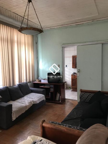 Casa com 3 quartos, 2 banheiros e 140m² à venda no bairro Centro, Pelotas