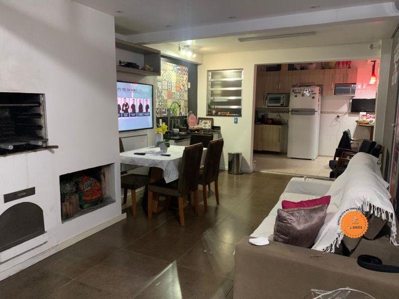 Casa com 3 quartos, 5 banheiros e 130m² à venda no bairro Areal, Pelotas