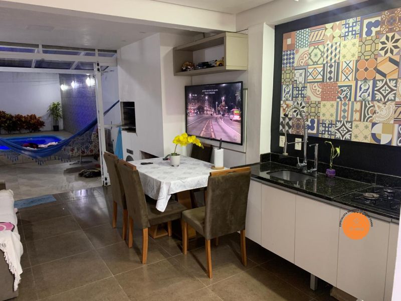 Casa com 3 quartos, 5 banheiros e 130m² à venda no bairro Areal, Pelotas