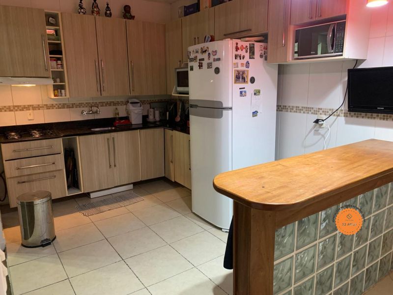 Casa com 3 quartos, 5 banheiros e 130m² à venda no bairro Areal, Pelotas