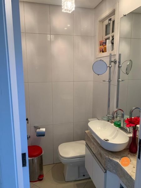 Casa com 3 quartos, 5 banheiros e 130m² à venda no bairro Areal, Pelotas