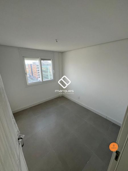 Apartamento com 3 quartos, 1 banheiro e 101m² à venda no bairro Três Vendas, Pelotas