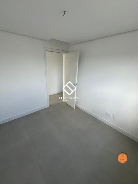 Apartamento com 3 quartos, 1 banheiro e 101m² à venda no bairro Três Vendas, Pelotas