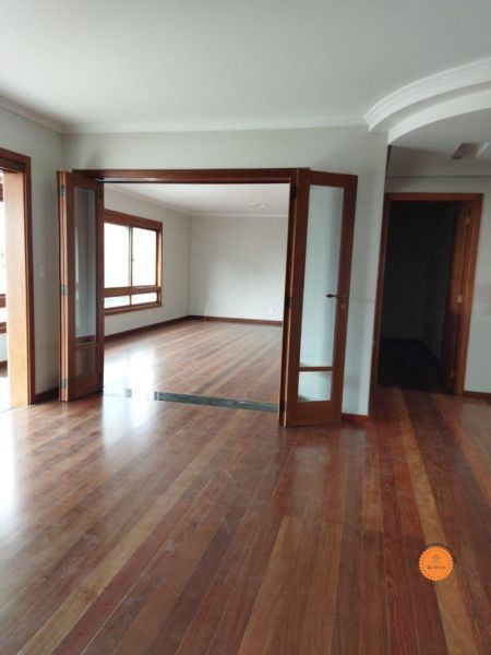 Apartamento com 3 quartos, 2 banheiros e 194m² à venda no bairro Centro, Pelotas
