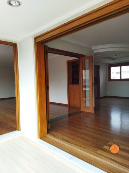 Apartamento com 3 quartos, 2 banheiros e 194m² à venda no bairro Centro, Pelotas