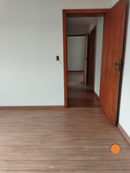 Apartamento com 3 quartos, 2 banheiros e 194m² à venda no bairro Centro, Pelotas
