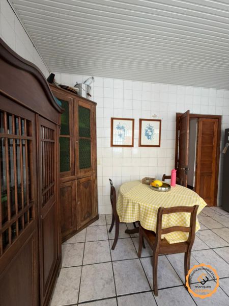 Casa com 3 quartos, 3 banheiros e 180m² à venda no bairro Centro, Pelotas