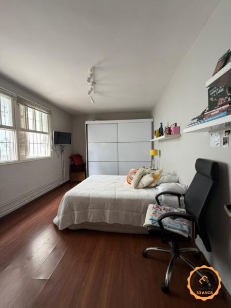 Casa com 3 quartos, 3 banheiros e 180m² à venda no bairro Centro, Pelotas