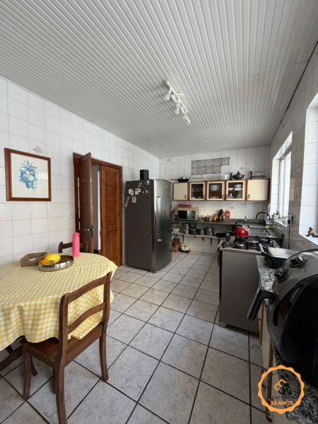 Casa com 3 quartos, 3 banheiros e 180m² à venda no bairro Centro, Pelotas