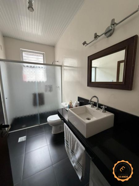 Casa com 3 quartos, 3 banheiros e 180m² à venda no bairro Centro, Pelotas