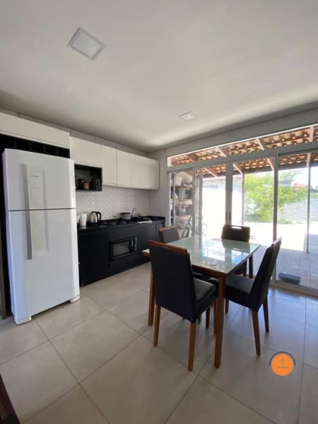 Sobrado com 2 quartos, 1 banheiro e 68m² à venda no bairro Laranjal, Pelotas