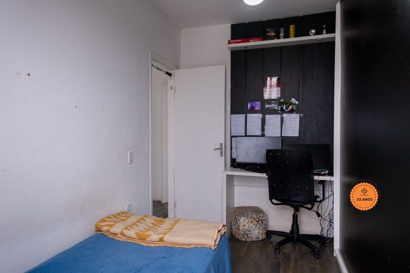Sobrado com 2 quartos, 1 banheiro e 68m² à venda no bairro Laranjal, Pelotas
