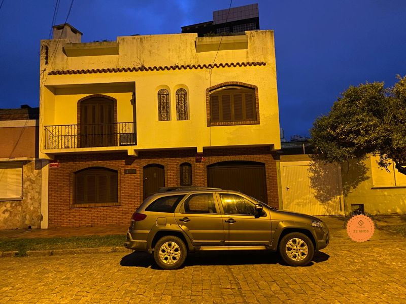 Casa com 3 quartos, 2 banheiros e 180m² à venda no bairro Centro, Rio Grande